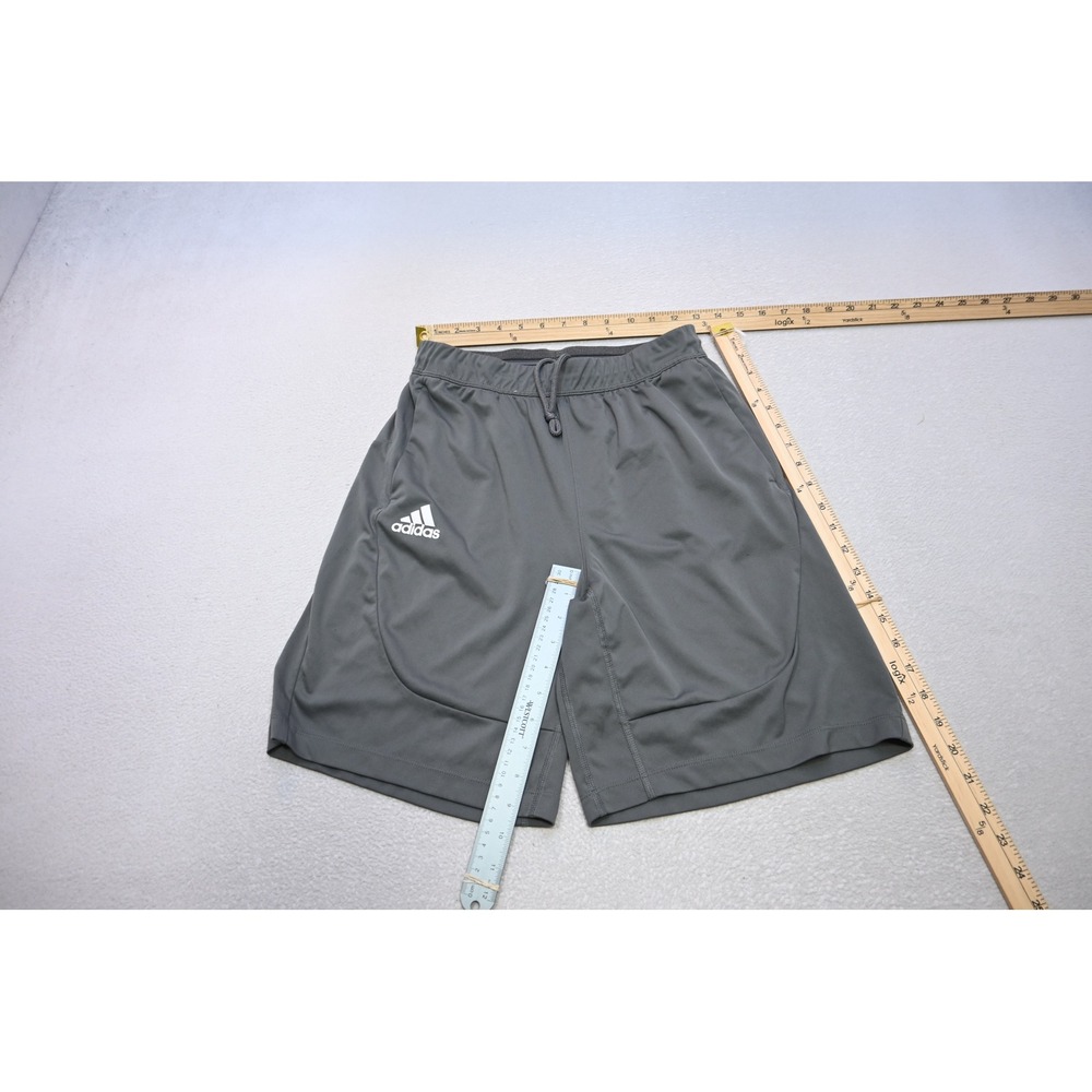 Adidas Athletic Gym‎ Shorts Mens Medium Gray Drawstring Pockets Sporty Excellent